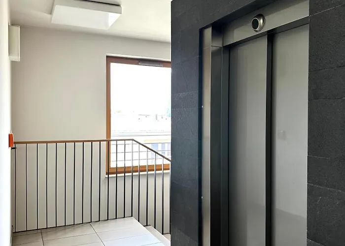 Masarska - Self Check-in 20h - Parking&lift