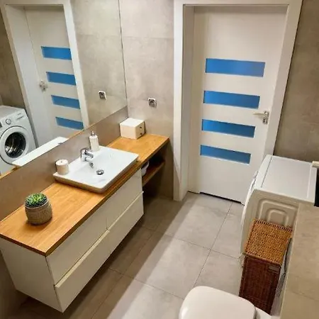 Masarska - Self Check-in 20h - Parking&lift