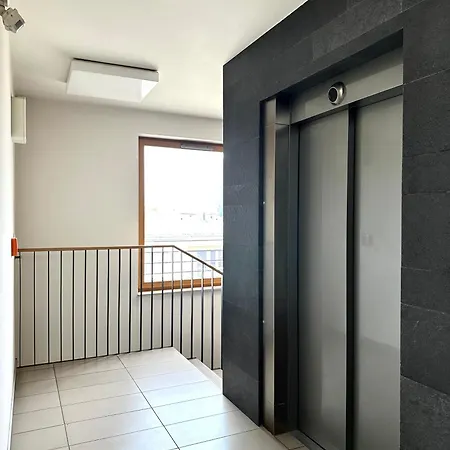 Masarska - Self Check-in 20h - Parking&lift